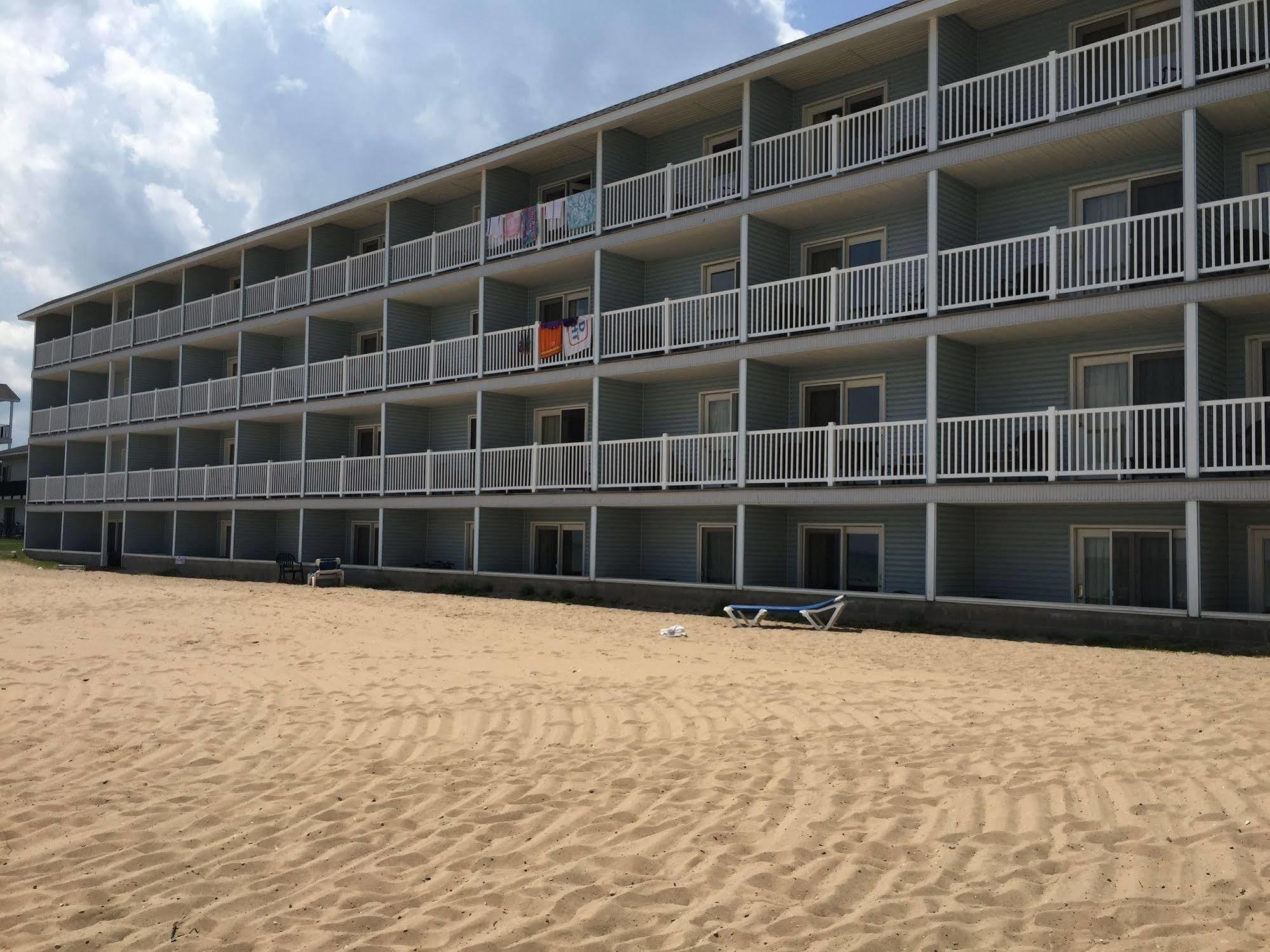 Fairview Beachfront Inn Mackinaw City Exterior photo